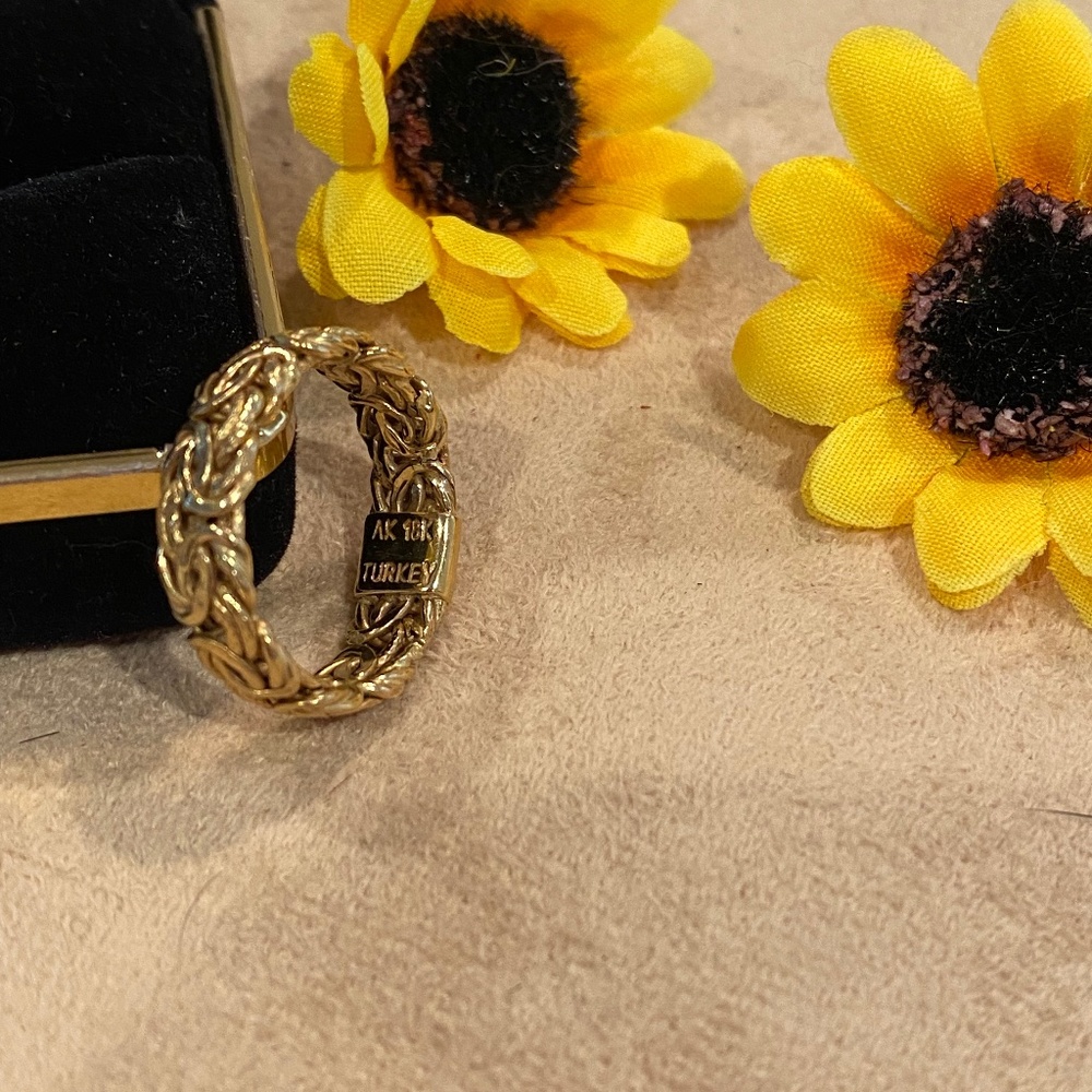 18k Yellow Gold Ring